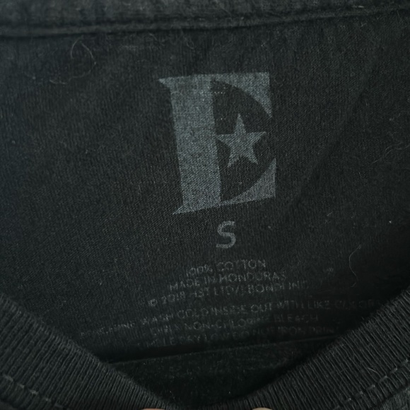 *SOLD* *AUTHENTIC* Elton John 2018 Tour Concert Tee Shirt | Small - Picture 6 of 6